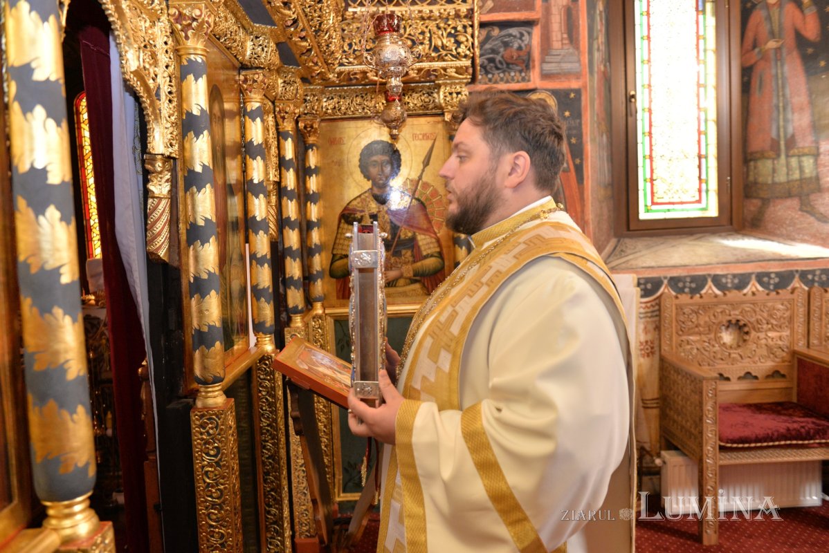 „Femeile Mironosițe sunt modele de curaj, credință și evlavie în Biserică” 361023