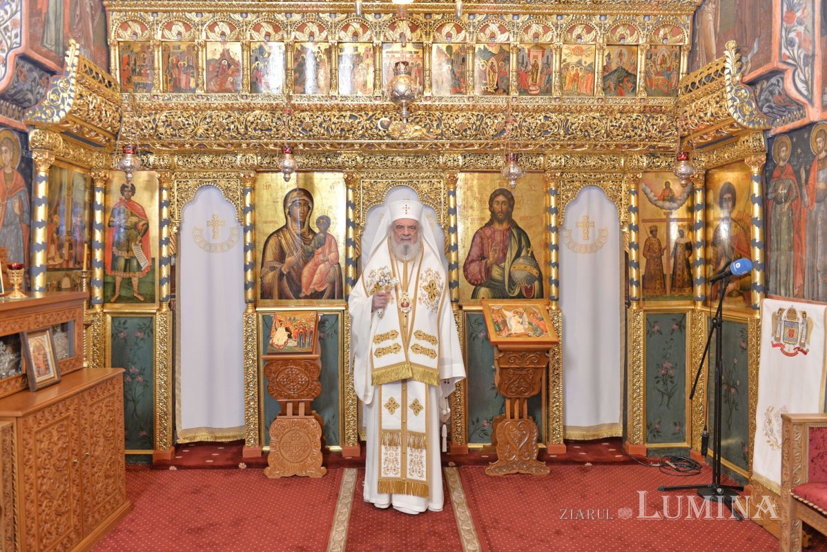 „Femeile Mironosițe sunt modele de curaj, credință și evlavie în Biserică” 361027