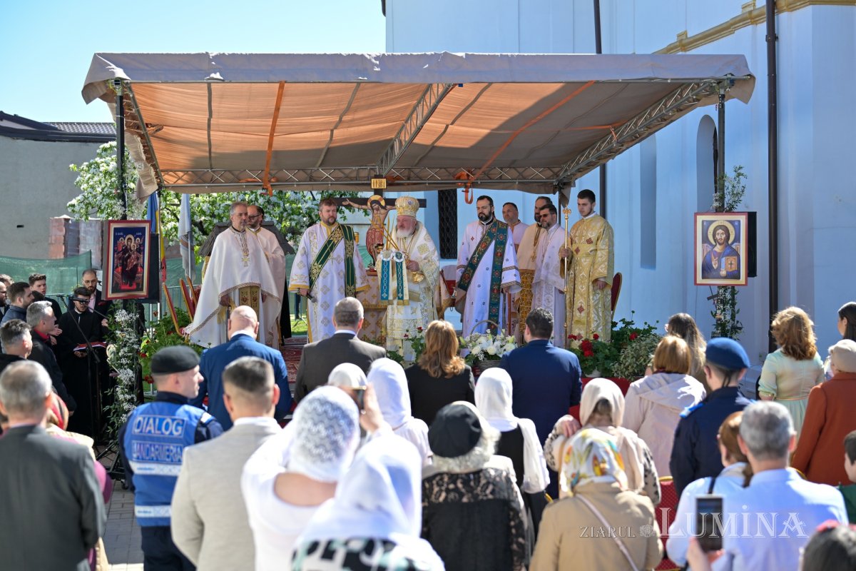 Sfințirea Bisericii „Buna Vestire” din Ploiești 360993