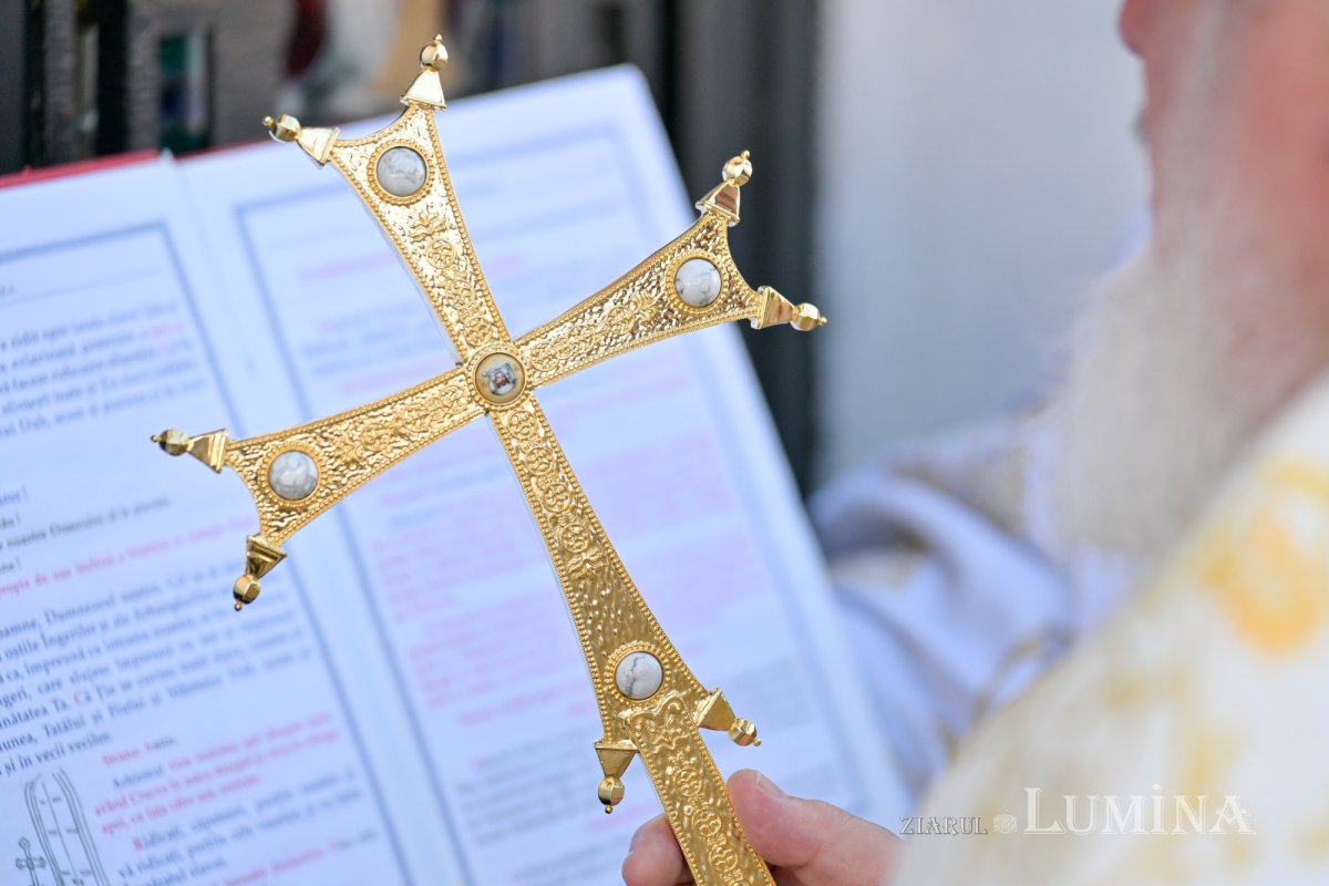 Sfințirea Bisericii „Buna Vestire” din Ploiești 360995