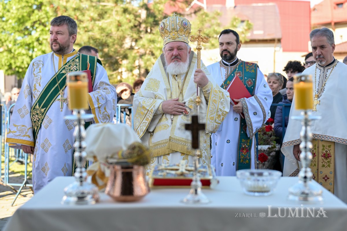 Sfințirea Bisericii „Buna Vestire” din Ploiești 360996