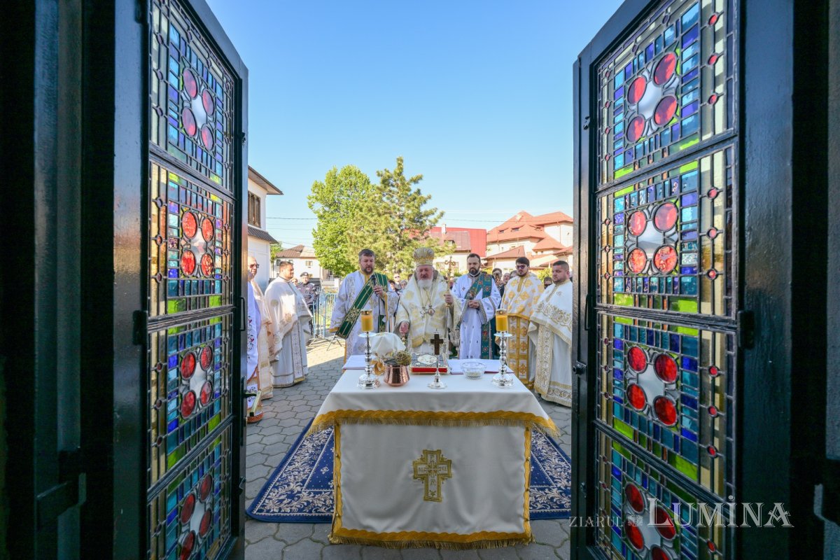 Sfințirea Bisericii „Buna Vestire” din Ploiești 361001