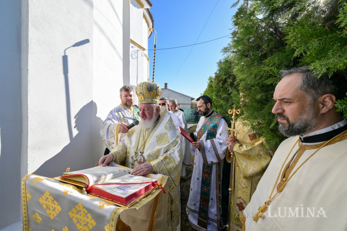Sfințirea Bisericii „Buna Vestire” din Ploiești 361003