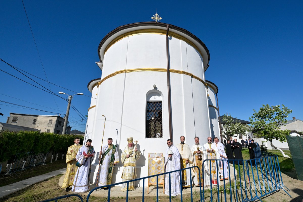 Sfințirea Bisericii „Buna Vestire” din Ploiești 361005