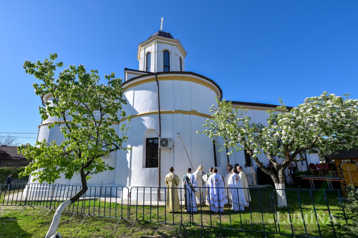 Sfințirea Bisericii „Buna Vestire” din Ploiești 361007