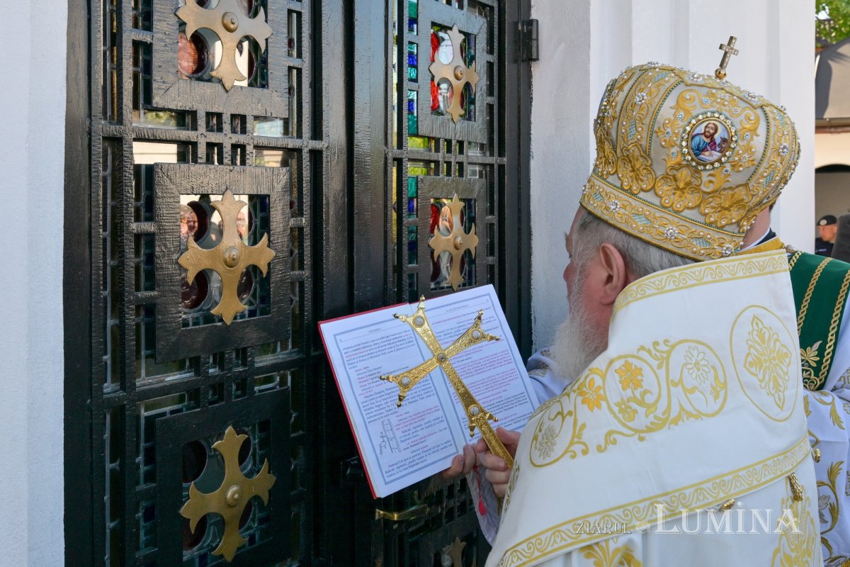 Sfințirea Bisericii „Buna Vestire” din Ploiești 361009