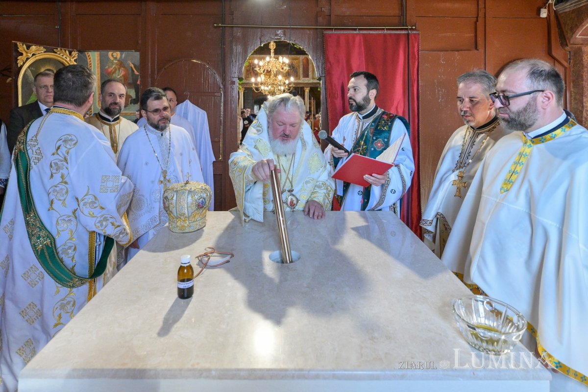 Sfințirea Bisericii „Buna Vestire” din Ploiești 361010