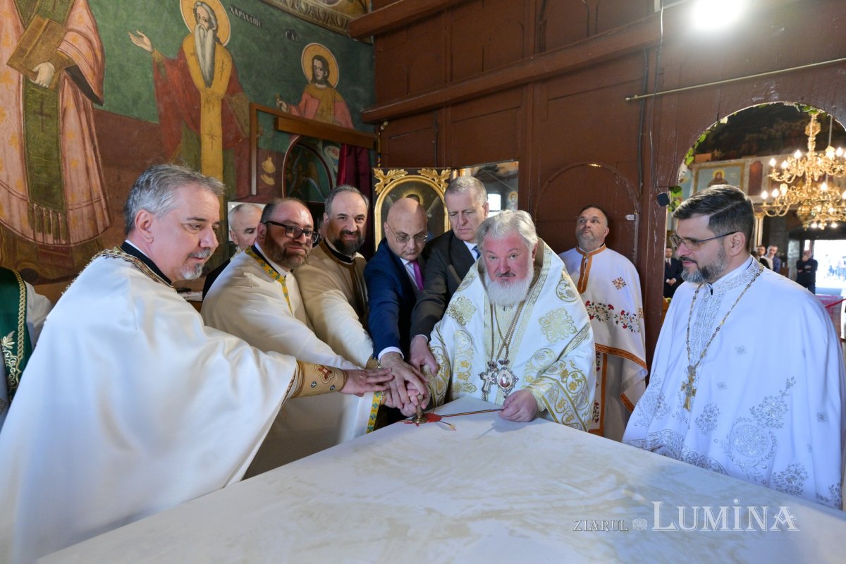 Sfințirea Bisericii „Buna Vestire” din Ploiești 361011