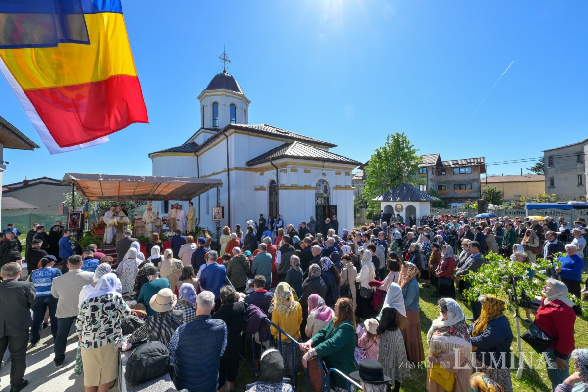 Sfințirea Bisericii „Buna Vestire” din Ploiești 361018