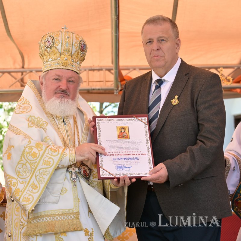 Sfințirea Bisericii „Buna Vestire” din Ploiești 361020