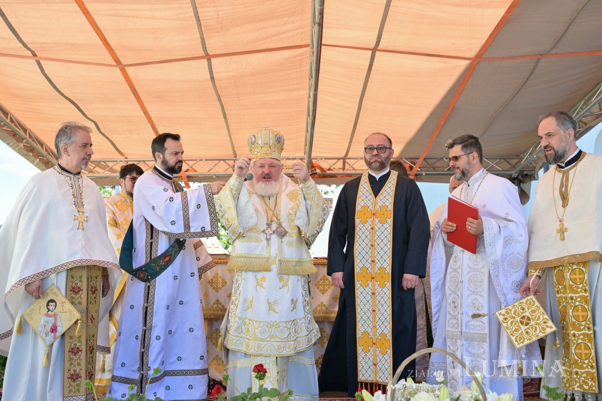 Sfințirea Bisericii „Buna Vestire” din Ploiești 361022