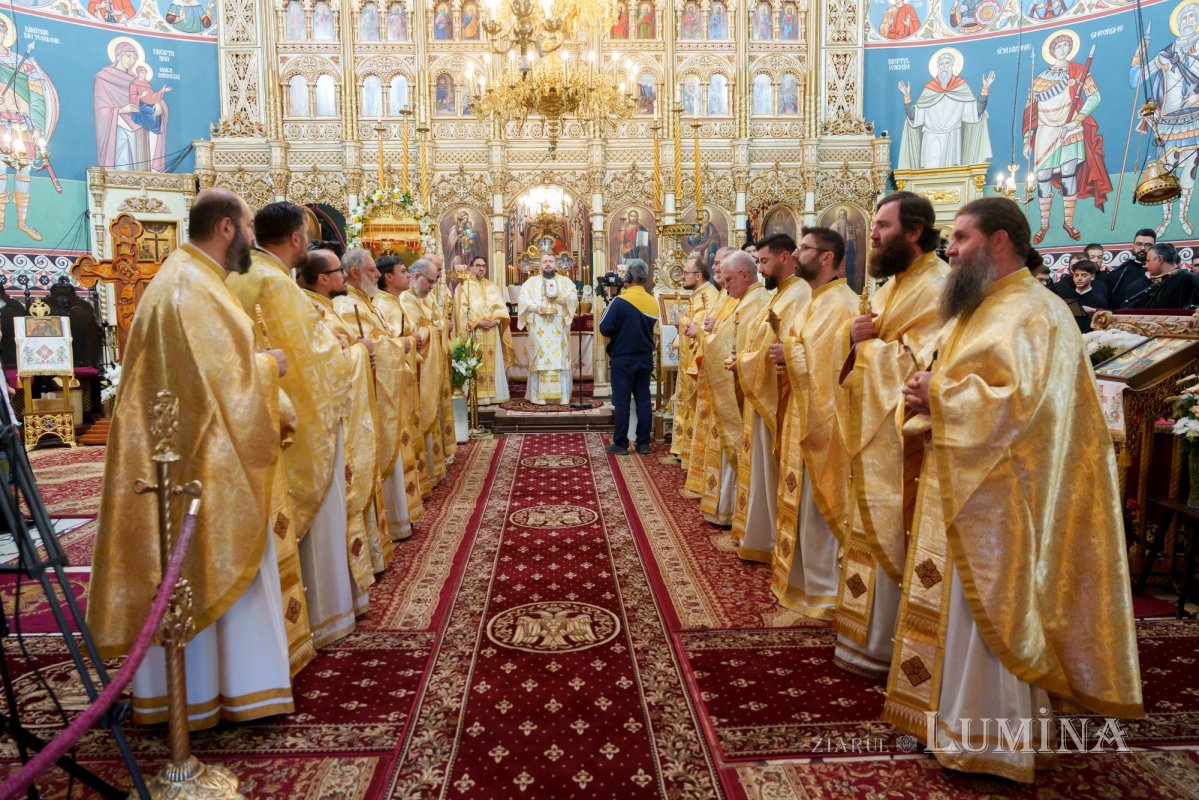 Sfințirea Bisericii „Sfântul Pantelimon”- Foișorul de Foc din Capitală 361089