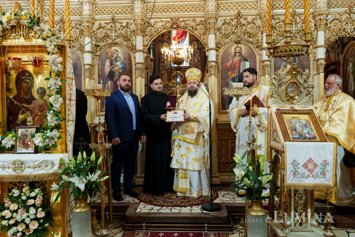 Sfințirea Bisericii „Sfântul Pantelimon”- Foișorul de Foc din Capitală 361096