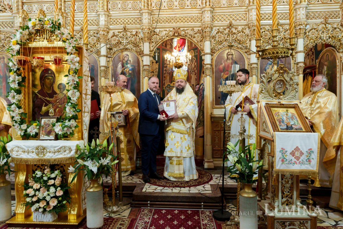 Sfințirea Bisericii „Sfântul Pantelimon”- Foișorul de Foc din Capitală 361098