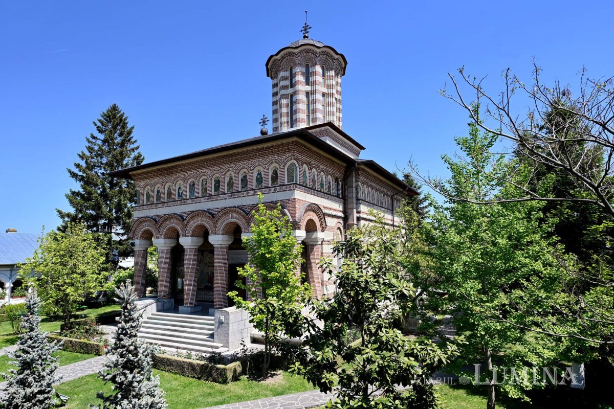 Sclipirile Luminii: Mănăstirea Samurcăşeşti 361927
