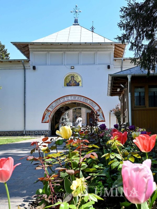 Sclipirile Luminii: Mănăstirea Samurcăşeşti 361929