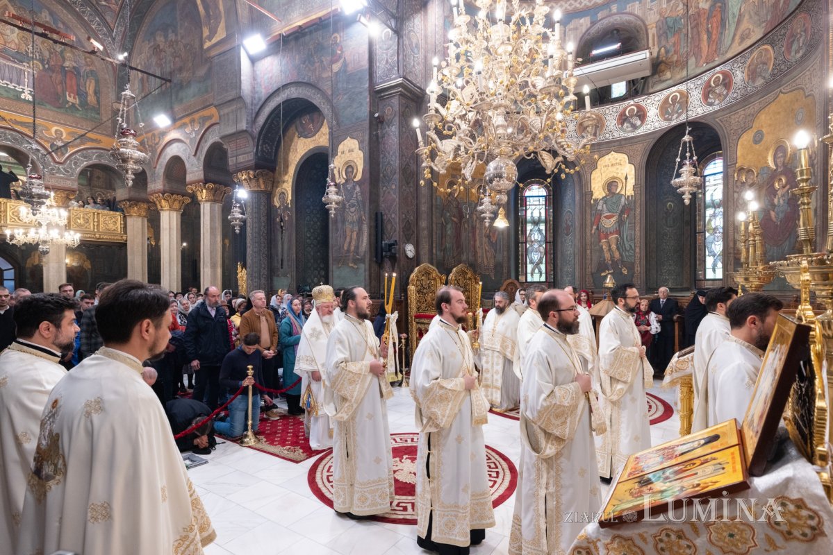 Darul preoţiei pentru un arhidiacon psalt al Catedralei Patriarhale 362243