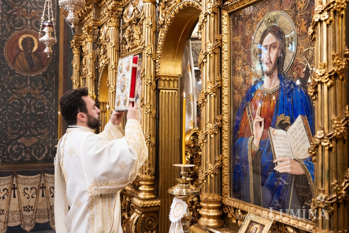Darul preoţiei pentru un arhidiacon psalt al Catedralei Patriarhale 362246