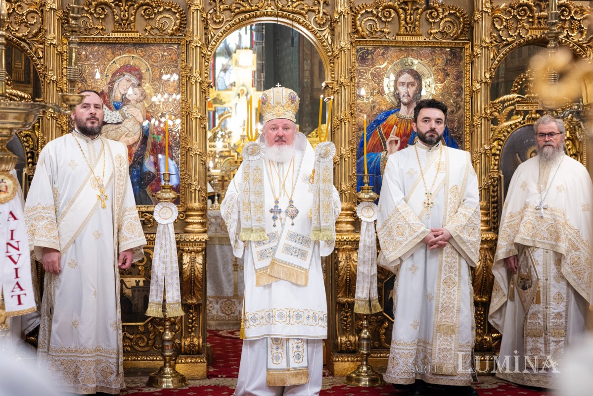 Darul preoţiei pentru un arhidiacon psalt al Catedralei Patriarhale 362252