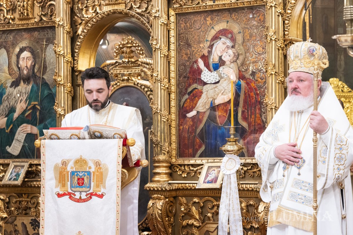 Darul preoţiei pentru un arhidiacon psalt al Catedralei Patriarhale 362256