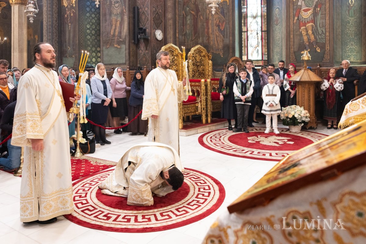 Darul preoţiei pentru un arhidiacon psalt al Catedralei Patriarhale 362261