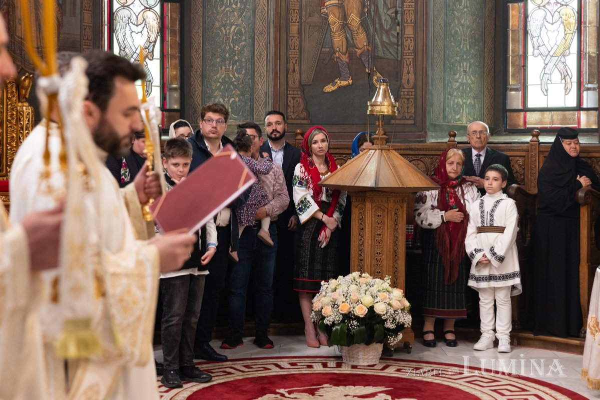 Darul preoţiei pentru un arhidiacon psalt al Catedralei Patriarhale 362262