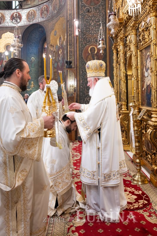 Darul preoţiei pentru un arhidiacon psalt al Catedralei Patriarhale 362263