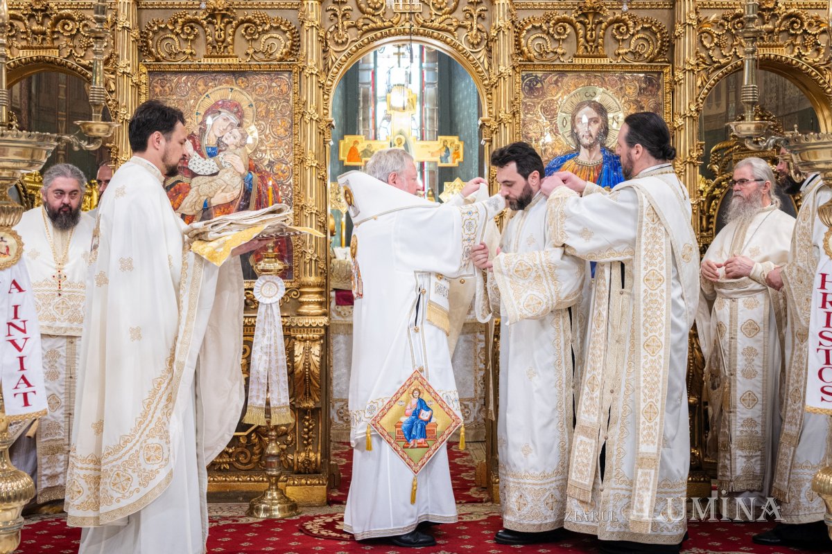 Darul preoţiei pentru un arhidiacon psalt al Catedralei Patriarhale 362264