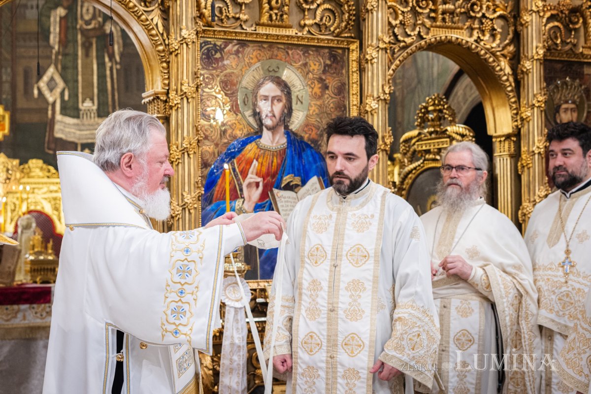 Darul preoţiei pentru un arhidiacon psalt al Catedralei Patriarhale 362266