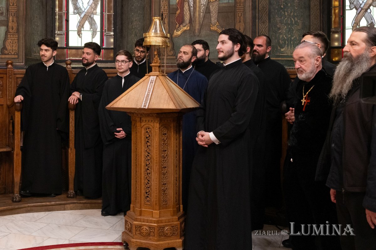 Darul preoţiei pentru un arhidiacon psalt al Catedralei Patriarhale 362272