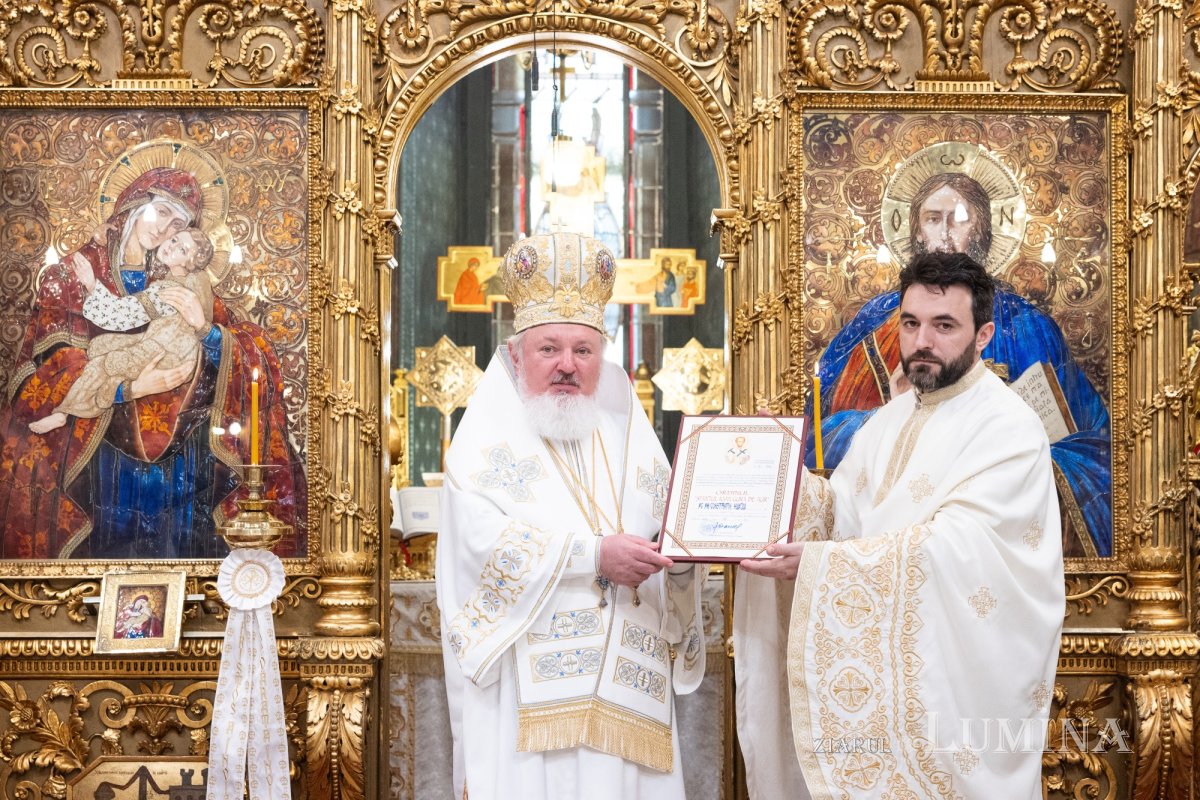 Darul preoţiei pentru un arhidiacon psalt al Catedralei Patriarhale 362273