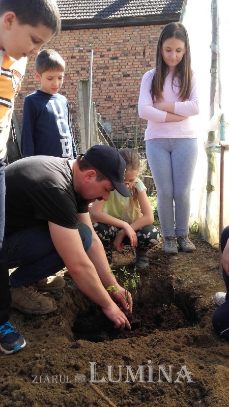 Familia preotului, inima comunităţii din Lisa 362631