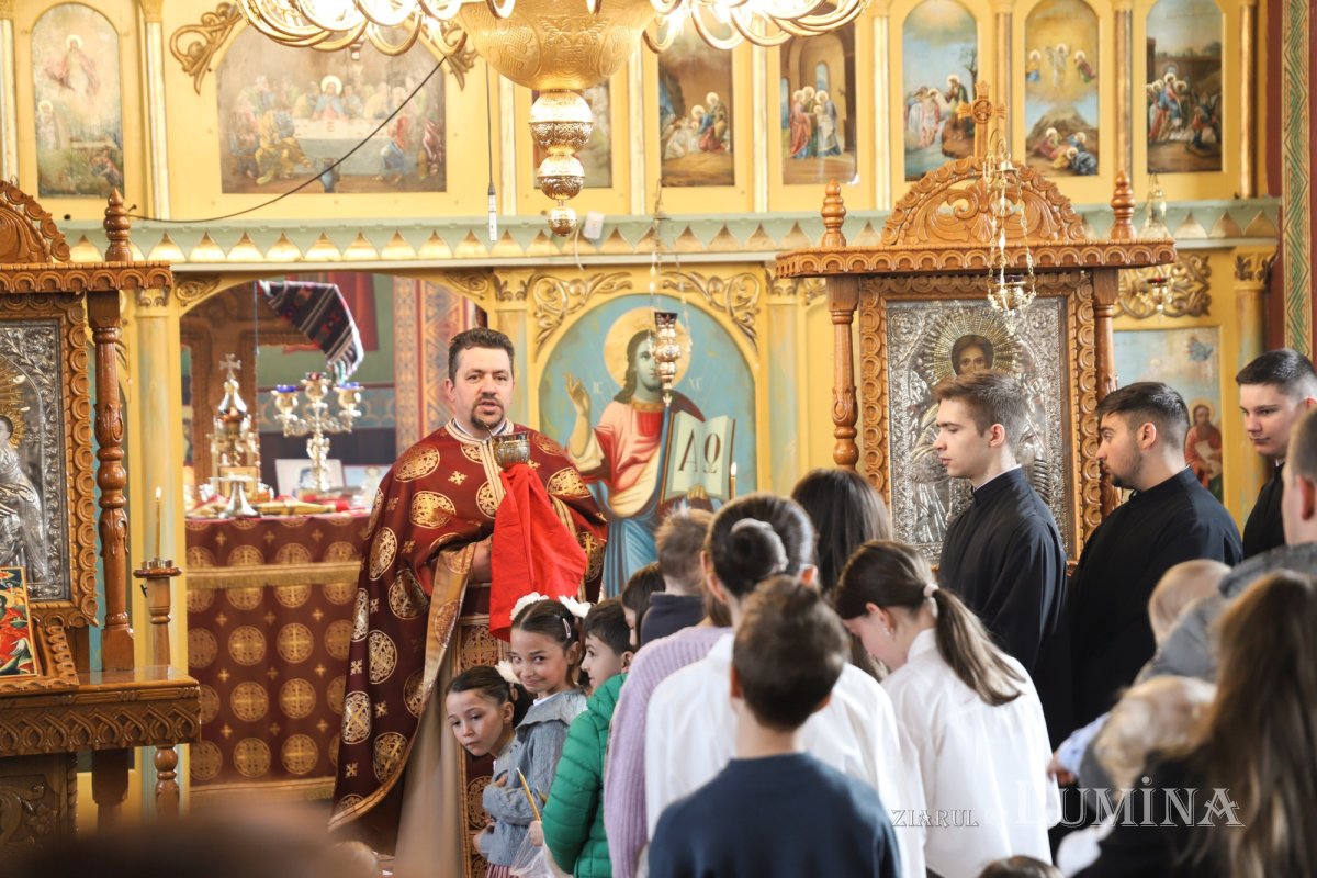 Familia preotului, inima comunităţii din Lisa 362633