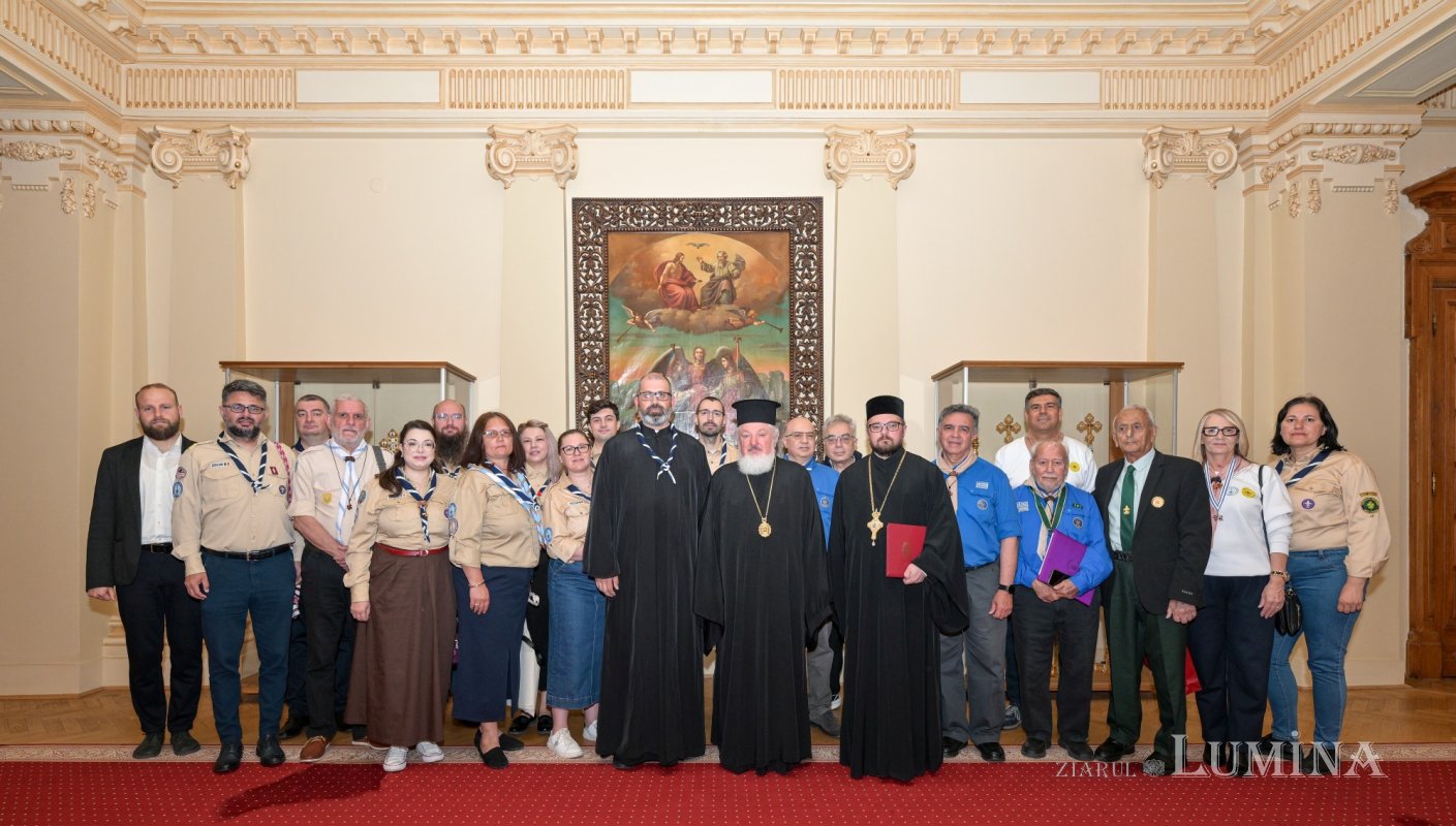 Cercetași creștini ortodocși la Palatul Patriarhiei din București  362846
