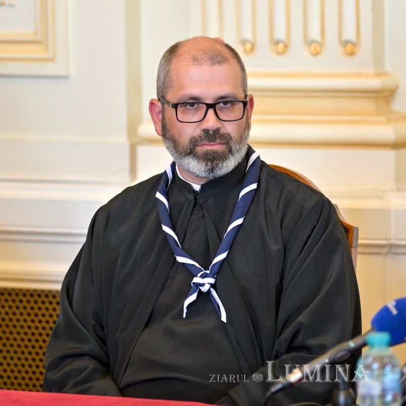 Cercetași creștini ortodocși la Palatul Patriarhiei din București  362851