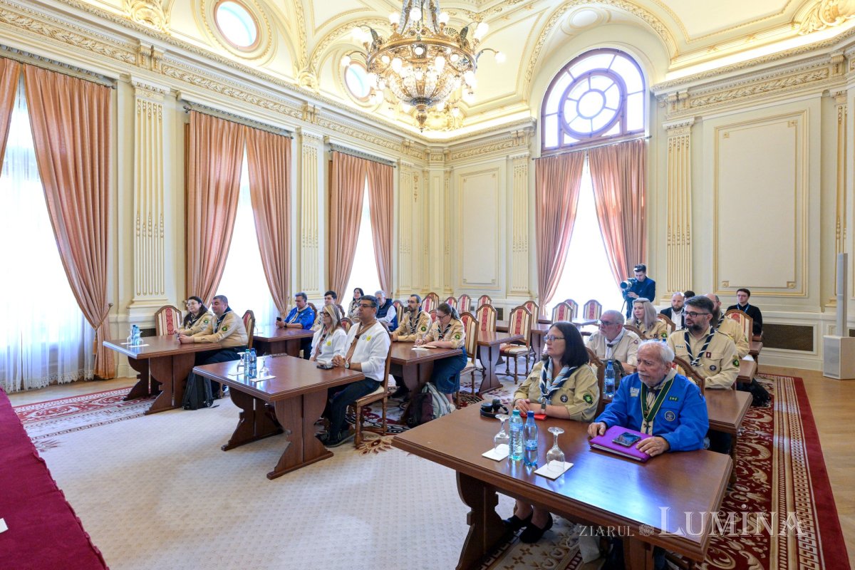 Cercetași creștini ortodocși la Palatul Patriarhiei din București  362855