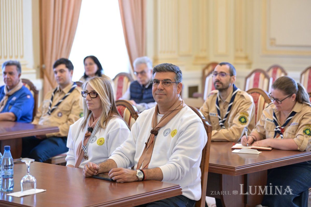 Cercetași creștini ortodocși la Palatul Patriarhiei din București  362859