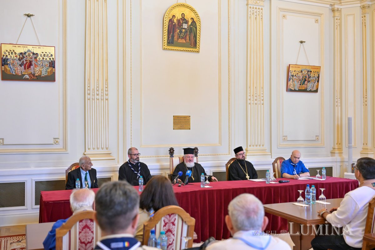 Cercetași creștini ortodocși la Palatul Patriarhiei din București  362862