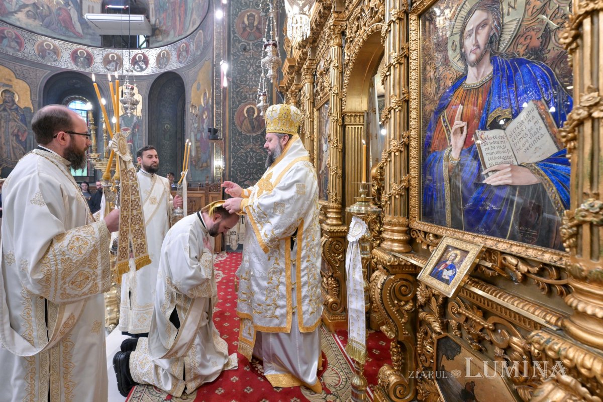 Momente de binecuvântare și împlinire pe Colina Bucuriei 363002
