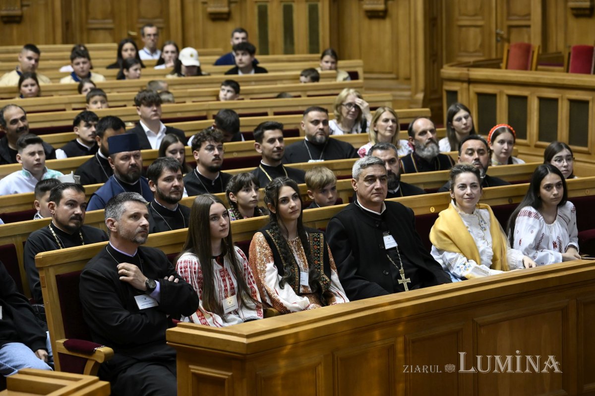 Premierea câștigătorilor concursului național catehetic la Palatul Patriarhiei 363300