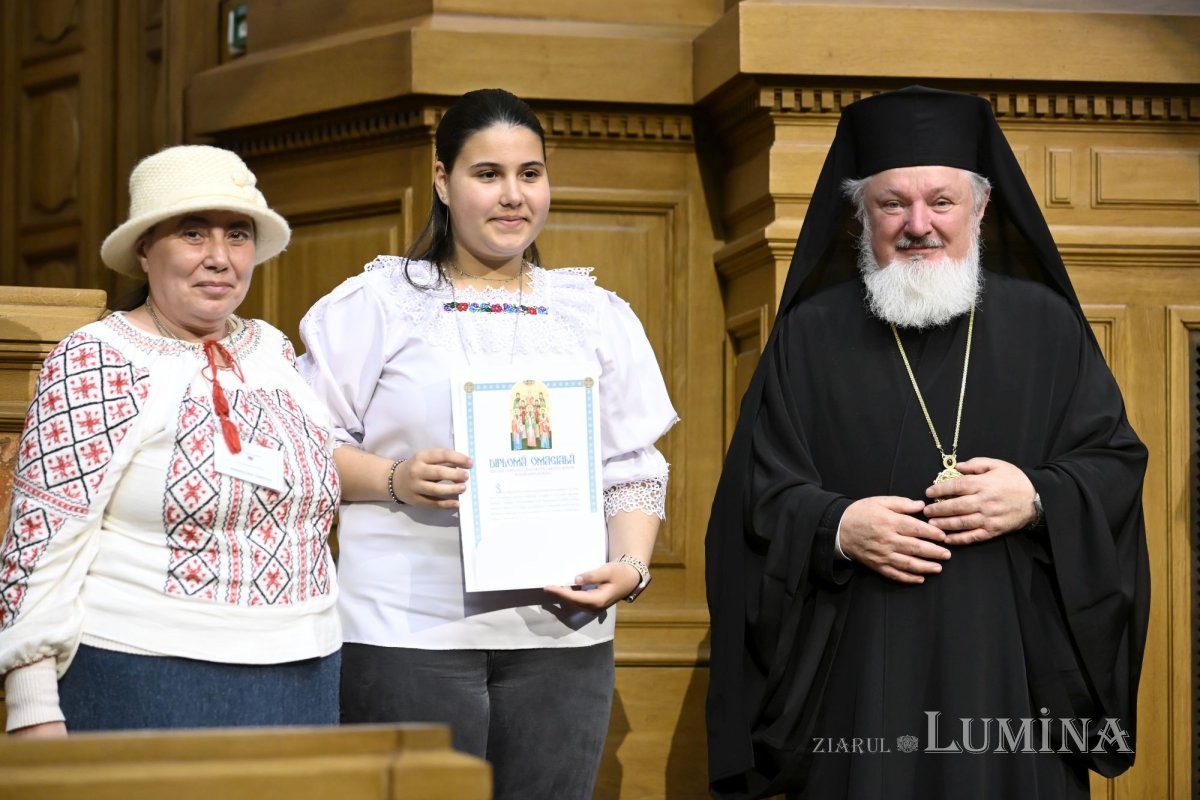 Premierea câștigătorilor concursului național catehetic la Palatul Patriarhiei 363310