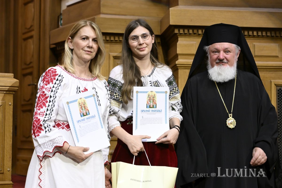 Premierea câștigătorilor concursului național catehetic la Palatul Patriarhiei 363338