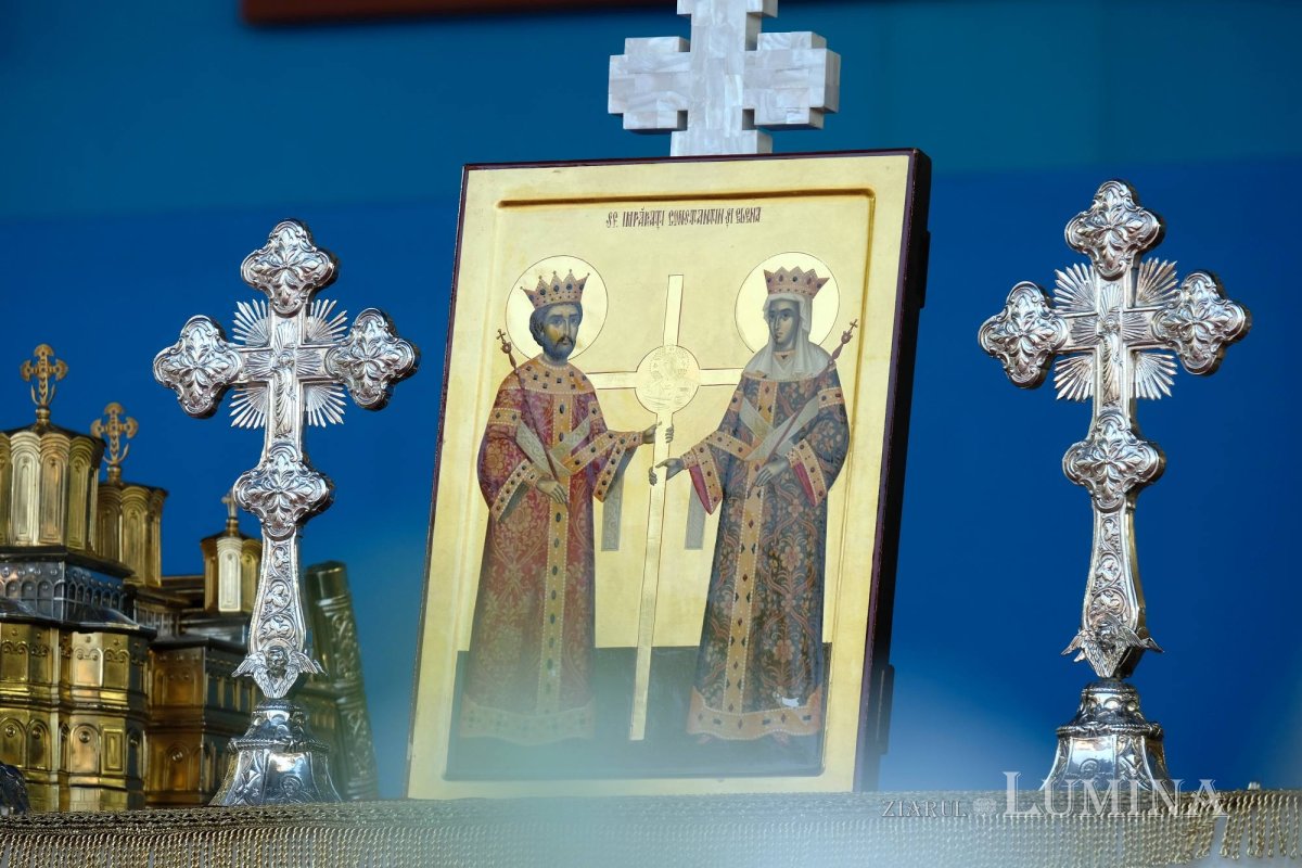 Sclipirile Luminii: Catedrala Patriarhală din Bucureşti 363544