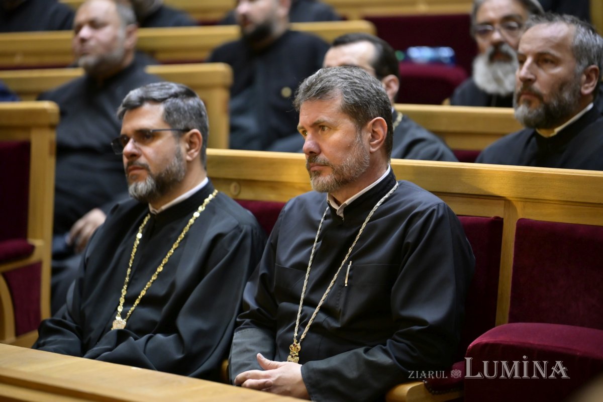 Clericii din județul Prahova s-au reunit la Palatul Patriarhiei din București 363877