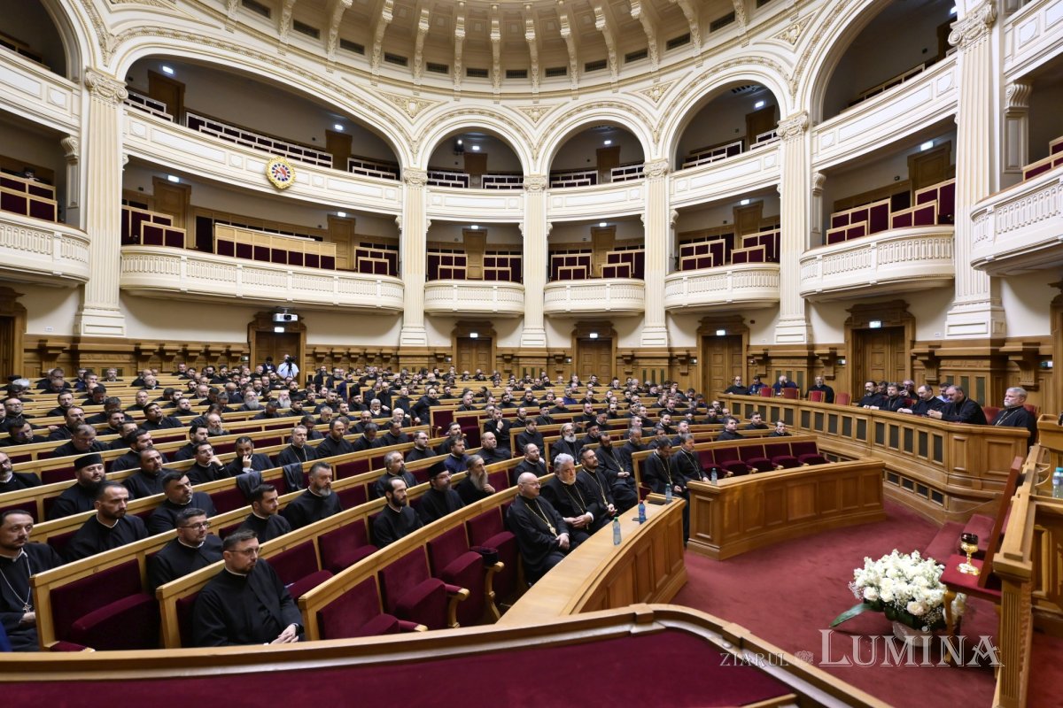 Clericii din județul Prahova s-au reunit la Palatul Patriarhiei din București 363879