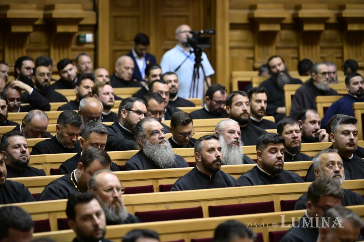 Clericii din județul Prahova s-au reunit la Palatul Patriarhiei din București 363880