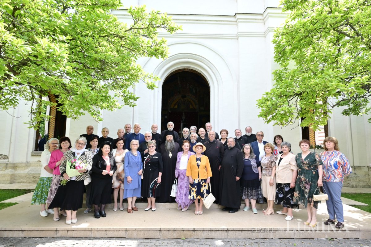 Revedere la 5 decenii de la absolvirea Seminarului Teologic Ortodox din Bucureşti 364040