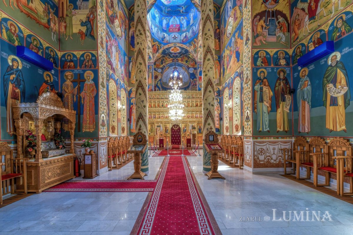 Sclipirile Luminii: Biserica „Sfântul Ioan Rusul” din cartierul bucureştean Brâncuşi 364067