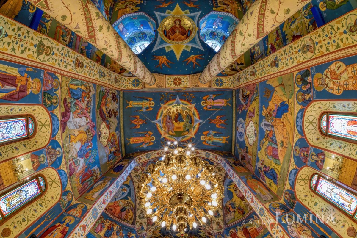 Sclipirile Luminii: Biserica „Sfântul Ioan Rusul” din cartierul bucureştean Brâncuşi 364069
