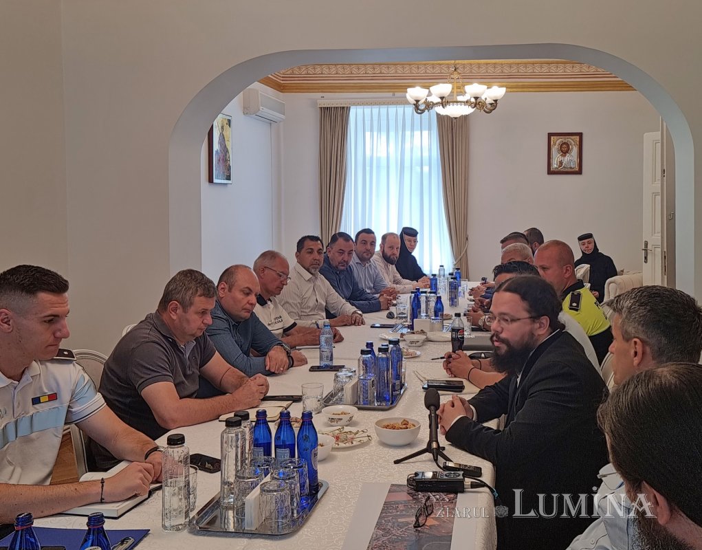 Ședință organizatorică la Mănăstirea Pasărea 364193